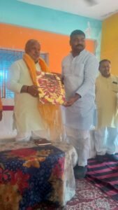 विंढमगंज पहुँचे लघु उद्योग राज्य मंत्री हंसराज विश्वकर्मा, एमएलसी चुनाव को लेकर कार्यकर्ताओं में भरा जोश
